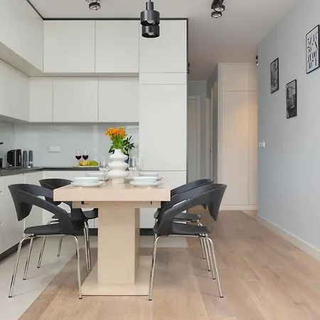 Mokotow Two-bedroom By Renters * Warszawa