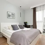 Mokotow Two-bedroom By Renters شقة وارسو
