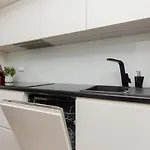 Mokotow Two-bedroom By Renters شقة