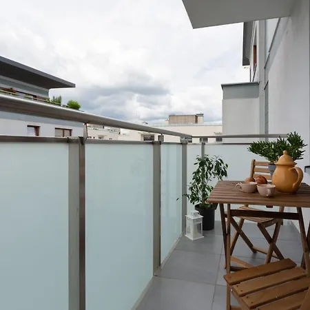 Mokotow Two-bedroom By Renters وارسو